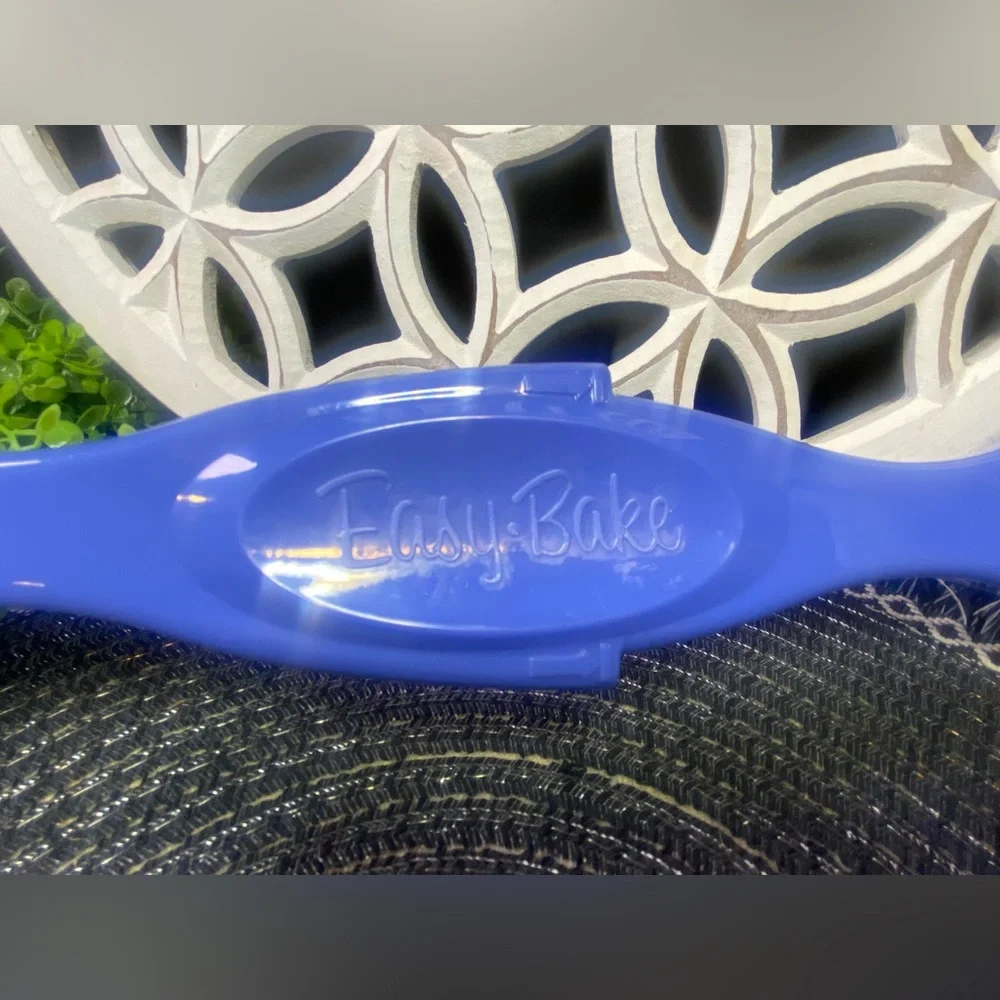 Ultimate Easy Bake Oven Replacement Blue Pan‎ Pusher Spatula Only